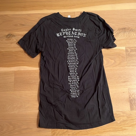 Taylor Swift Reputation Concert Merch - Picture 2 of 2